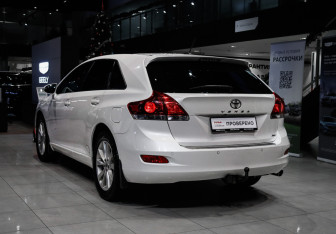 Подержанный автомобиль Toyota Venza 2014 года (6 фото)
