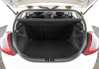 Подержанный автомобиль Kia Ceed Hatchback 2010 года (10 фото)