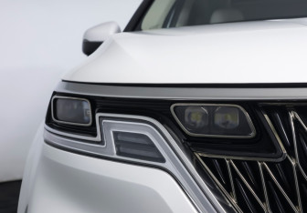 Подержанный автомобиль Kia Carnival 2023 года (25 фото)