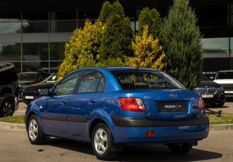 Подержанный автомобиль Kia Rio Sedan 2006 года (5 фото)