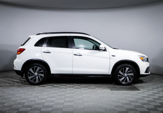 Подержанный автомобиль Mitsubishi ASX 2018 года (4 фото)