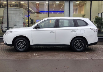 Подержанный автомобиль Mitsubishi Outlander 2013 года (5 фото)