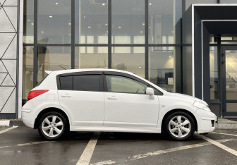Подержанный автомобиль Nissan Tiida Hatchback 2013 года (4 фото)