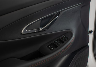 Подержанный автомобиль Changan UNI-T 2024 года (13 фото)