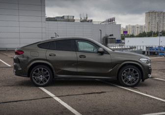 Подержанный автомобиль BMW X6 2020 года (4 фото)