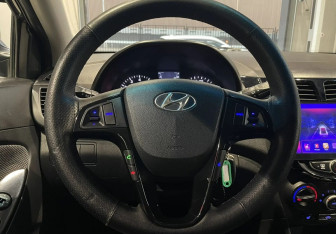 Подержанный автомобиль Hyundai Solaris Sedan 2012 года (13 фото)