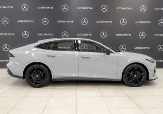 Подержанный автомобиль Changan UNI-V 2023 года (4 фото)