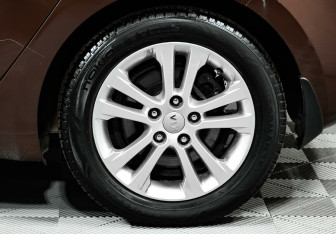 Подержанный автомобиль Kia Ceed Hatchback 2013 года (8 фото)