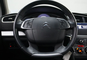 Подержанный автомобиль Citroen C4 Sedan 2016 года (14 фото)