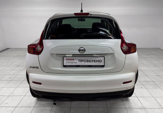 Подержанный автомобиль Nissan Juke 2013 года (6 фото)