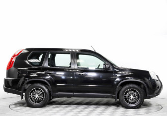 Подержанный автомобиль Nissan X-Trail 2013 года (4 фото)