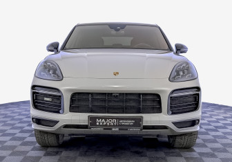 Подержанный автомобиль Porsche Cayenne 2021 года (2 фото)