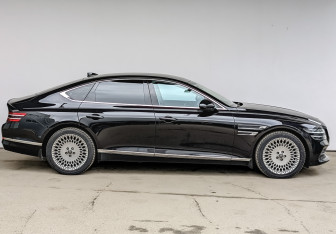 Подержанный автомобиль Genesis G80 2021 года (4 фото)
