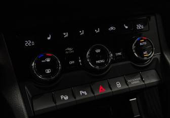Подержанный автомобиль Skoda Karoq 2021 года (16 фото)