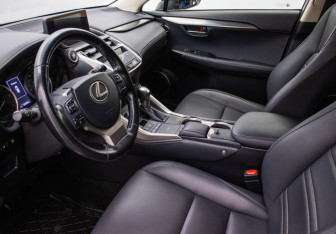 Подержанный автомобиль Lexus NX 2018 года (10 фото)