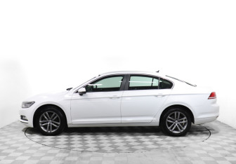 Подержанный автомобиль Volkswagen Passat Sedan 2017 года (8 фото)