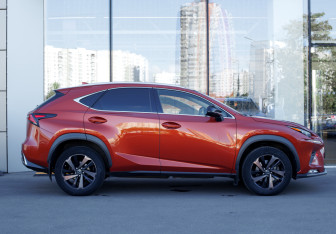 Подержанный автомобиль Lexus NX 2021 года (3 фото)