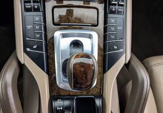 Подержанный автомобиль Porsche Cayenne 2014 года (21 фото)