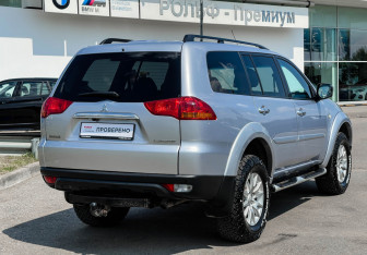 Подержанный автомобиль Mitsubishi Pajero Sport 2013 года (5 фото)