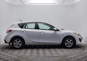 Подержанный автомобиль Mazda 3 Hatchback 2009 года (6 фото)