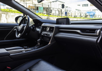 Подержанный автомобиль Lexus RX 2017 года (14 фото)