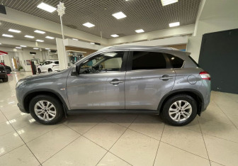 Подержанный автомобиль Peugeot 4008 2012 года (8 фото)