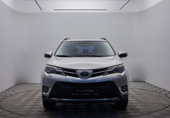 Подержанный автомобиль Toyota RAV4 2013 года (2 фото)