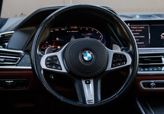 Подержанный автомобиль BMW X7 2020 года (24 фото)