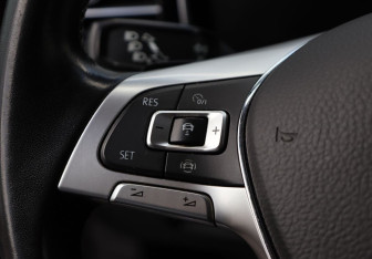 Подержанный автомобиль Volkswagen Touareg 2020 года (16 фото)