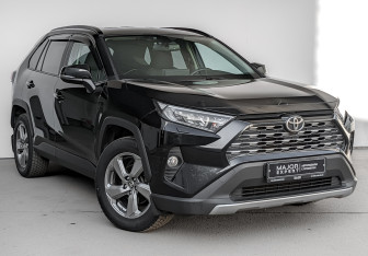 Подержанный автомобиль Toyota RAV4 2021 года (3 фото)