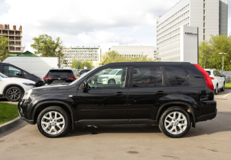 Подержанный автомобиль Nissan X-Trail 2011 года (6 фото)