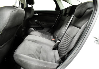 Подержанный автомобиль Ford Focus Sedan 2016 года (9 фото)