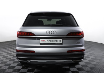 Подержанный автомобиль Audi Q7 2021 года (6 фото)