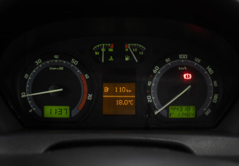 Подержанный автомобиль Skoda Fabia Sedan 2007 года (13 фото)