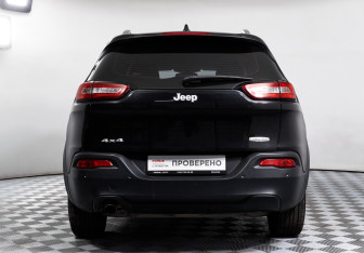 Подержанный автомобиль Jeep Cherokee 2014 года (6 фото)