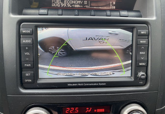 Подержанный автомобиль Mitsubishi Pajero 2011 года (16 фото)