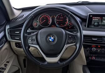Подержанный автомобиль BMW X5 2018 года (22 фото)