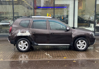 Подержанный автомобиль Renault Duster 2016 года (4 фото)
