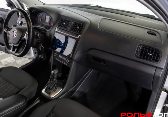 Подержанный автомобиль Volkswagen Polo Sedan 2017 года (7 фото)