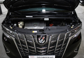 Подержанный автомобиль Toyota Alphard 2019 года (9 фото)