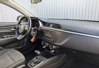 Подержанный автомобиль Kia Rio Hatchback 2021 года (11 фото)