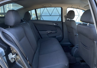 Подержанный автомобиль Opel Astra Sedan 2012 года (19 фото)