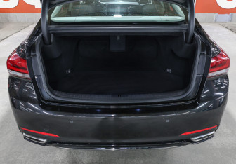Подержанный автомобиль Genesis G80 2019 года (10 фото)