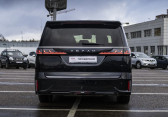 Подержанный автомобиль Voyah Dream 2023 года (7 фото)