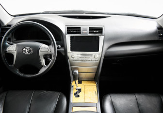 Подержанный автомобиль Toyota Camry Sedan 2007 года (10 фото)
