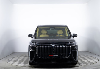 Подержанный автомобиль Voyah Dream 2023 года (2 фото)