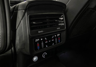 Подержанный автомобиль Audi Q8 2020 года (23 фото)