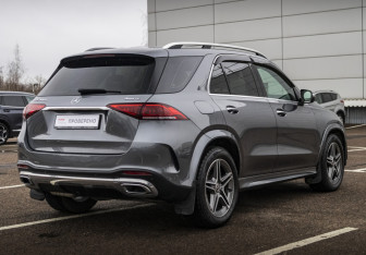 Подержанный автомобиль Mercedes-Benz GLE 2021 года (6 фото)