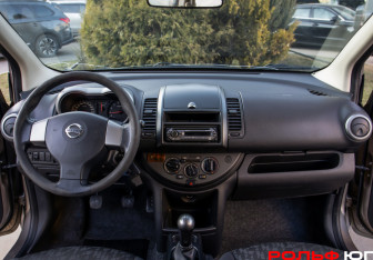 Подержанный автомобиль Nissan Note 2008 года (10 фото)