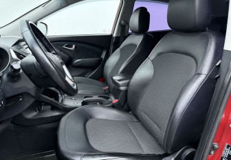 Подержанный автомобиль Hyundai ix35 2010 года (10 фото)
